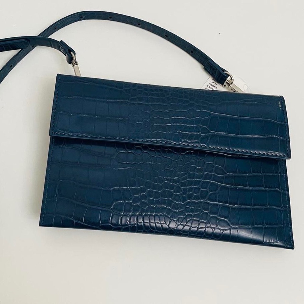 urban outfitter nellie navy crossbody purse bag